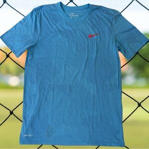 Nike Men’s Dri-Fit Tee. Size Medium.